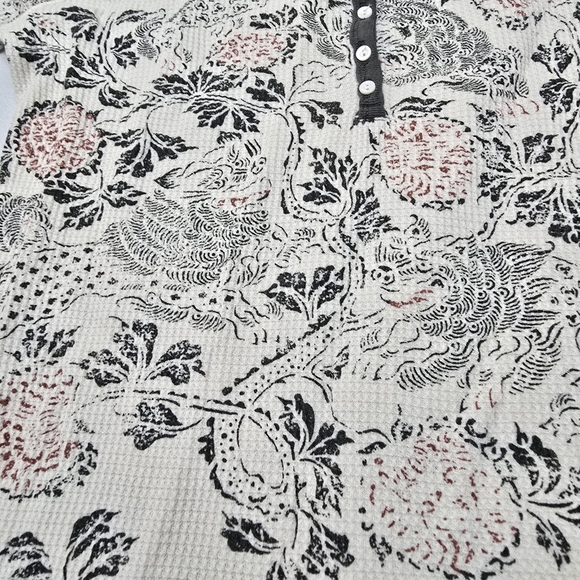 Vintage Lucky Brand Asian Shi Shi Fu Dogs Y2K Henley Thermal Shirt - Picture 4 of 8